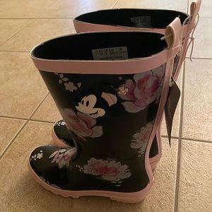 ((NWT)) women’s Minnie Mouse rain boots
